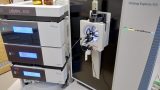 Hmotnostní spektrometr Orbitrap Exploris 480 v tandemu s kapalinovým chromatografem UHPLC Ultimate 3000