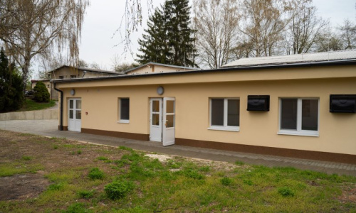 Rekonstruovaná budova drůbeží farmy na detašovaném pracovišti ÚMG v Kolči. (Autor: M. Jakubec, ÚMG)