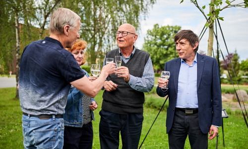 The current IMG Director Petr Dráber (right) and two former directors of IMG, Václav Pačes (middle) and Václav Hořejší (left), at a toast to the ceremonial unveiling of the memorial tree of Václav Pačes